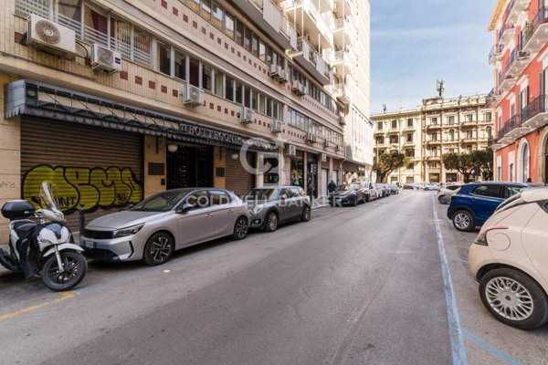 negozio in affitto a Bari in zona Murat