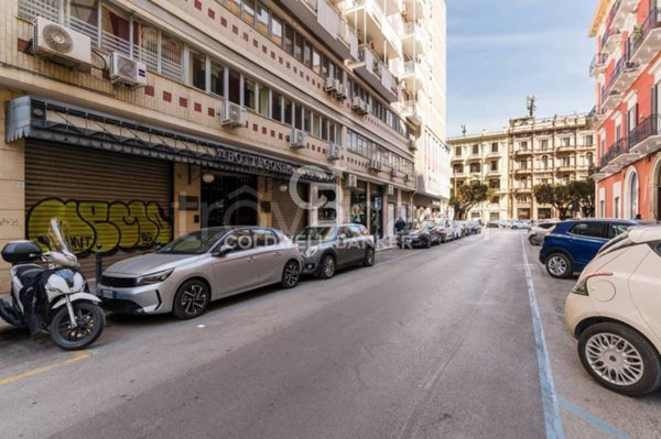 negozio in affitto a Bari in zona Murat
