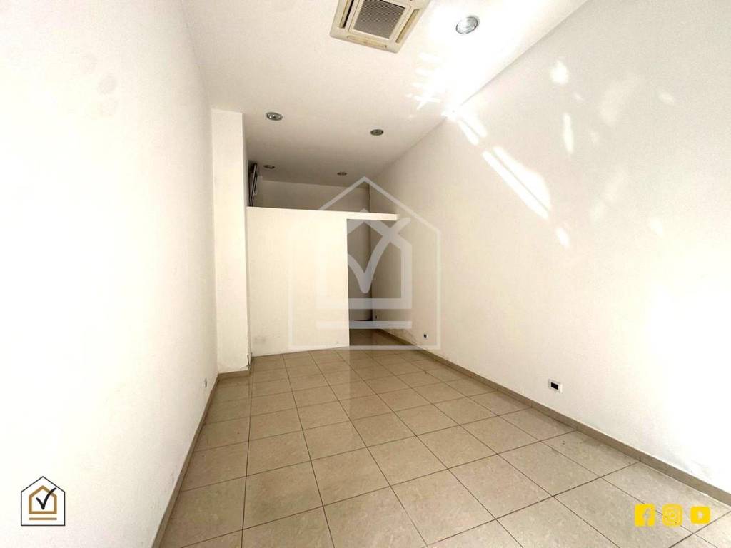 negozio in affitto a Bari in zona Murat