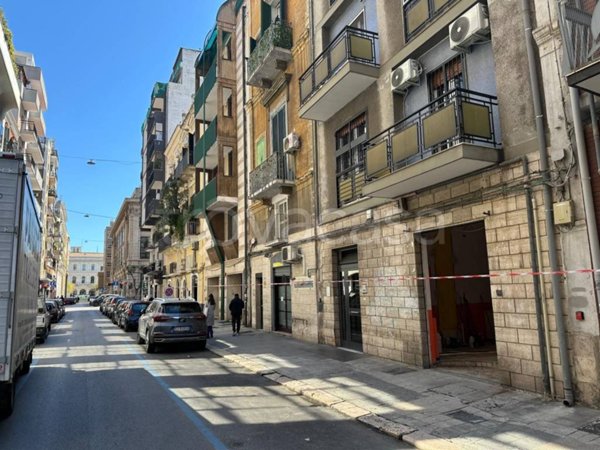 negozio in affitto a Bari in zona Murat