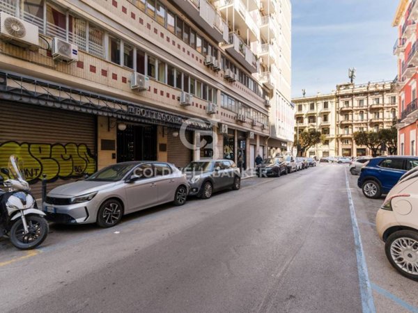 negozio in affitto a Bari in zona Murat