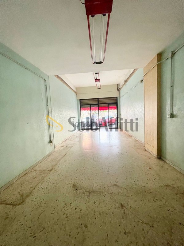 locale commerciale in affitto a Bari in zona Picone