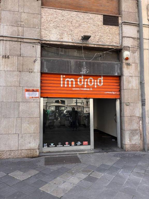 negozio in affitto a Bari in zona Murat