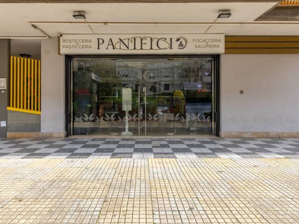 negozio in affitto a Bari in zona Loseto