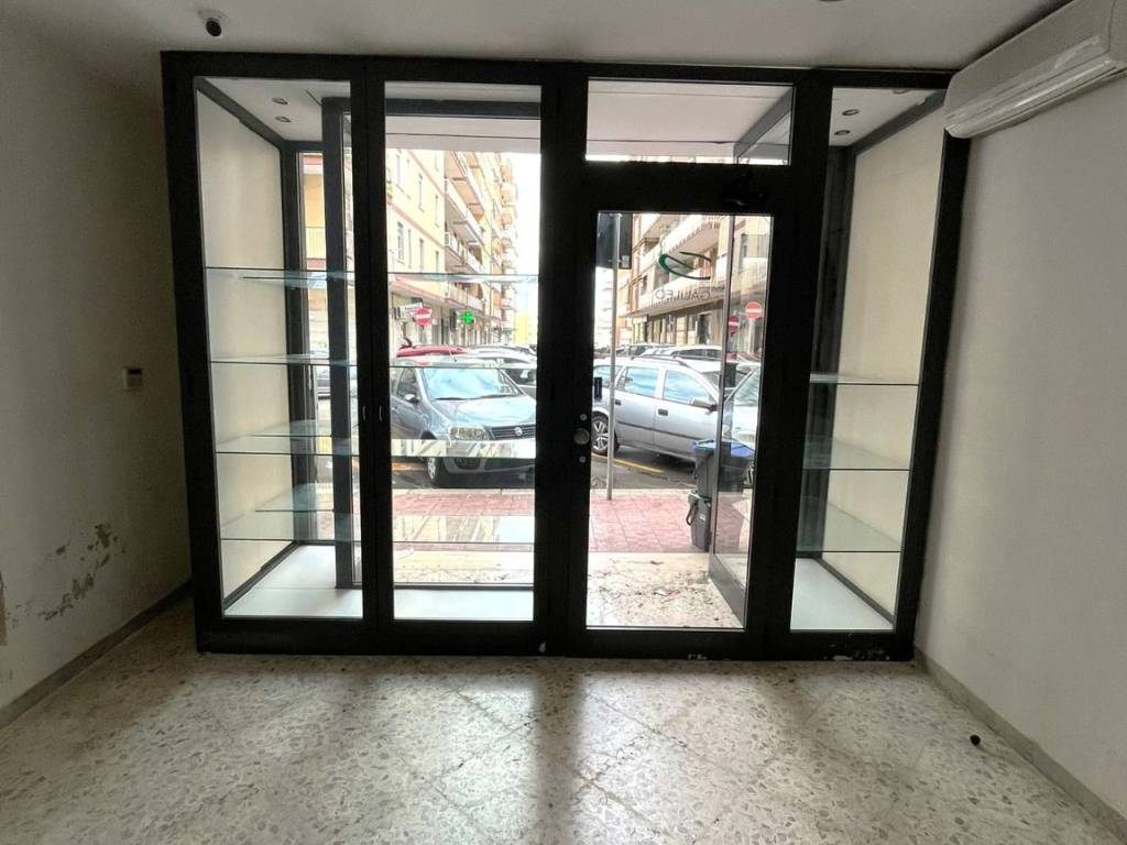 locale commerciale in affitto a Bari in zona San Paolo