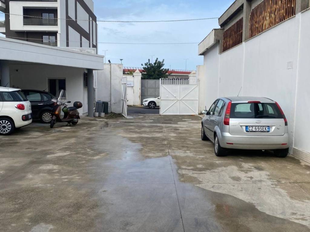 locale commerciale in affitto a Bari in zona Poggiofranco