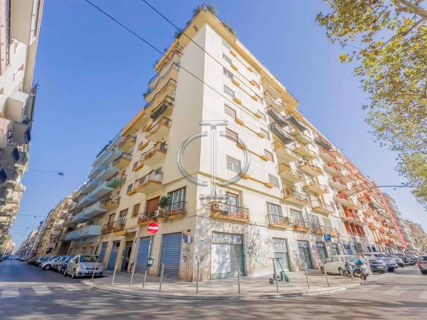 negozio in affitto a Bari in zona Libertà
