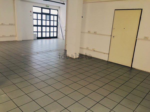 locale commerciale in affitto a Bari in zona San Pasquale