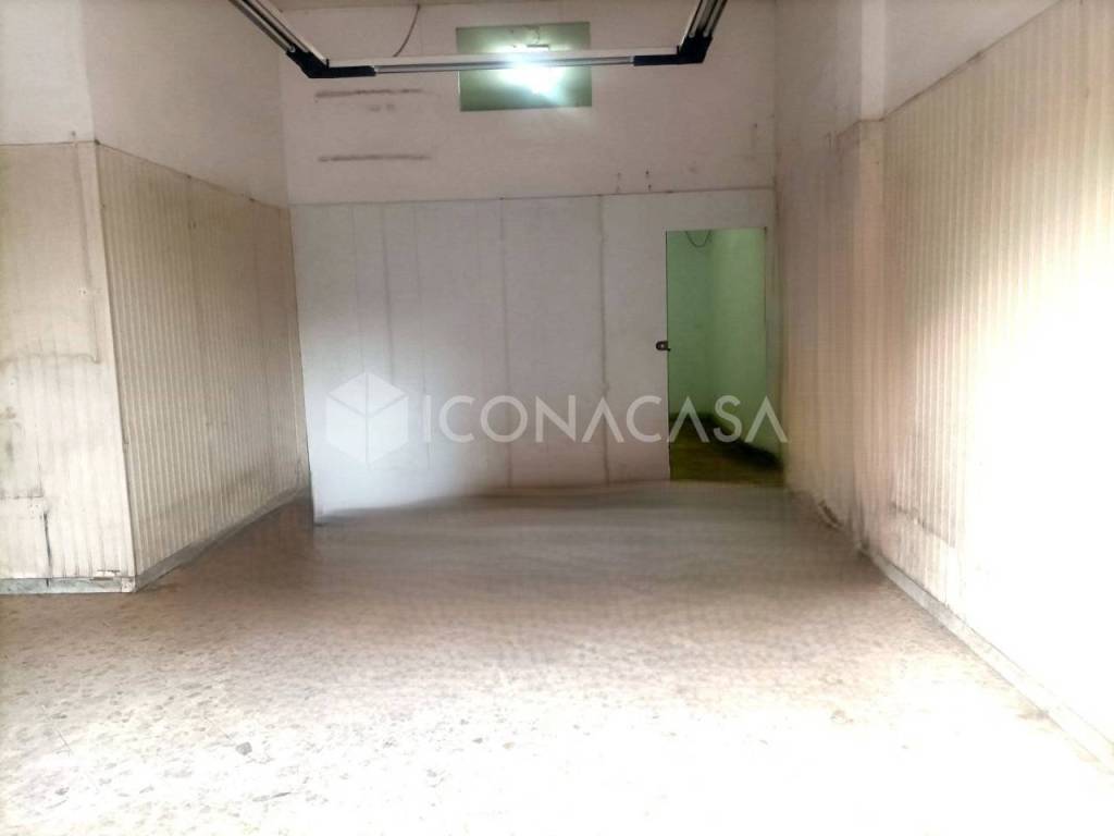 negozio in affitto a Bari in zona Poggiofranco