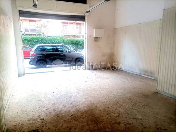 locale commerciale in affitto a Bari in zona Picone