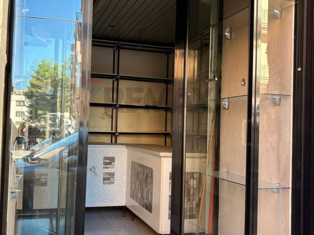 negozio in affitto a Bari