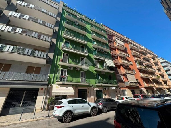 negozio in affitto a Bari in zona Carrassi