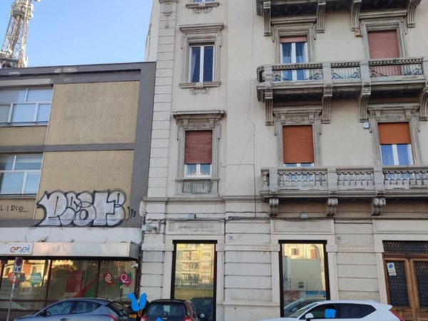negozio in affitto a Bari in zona Picone