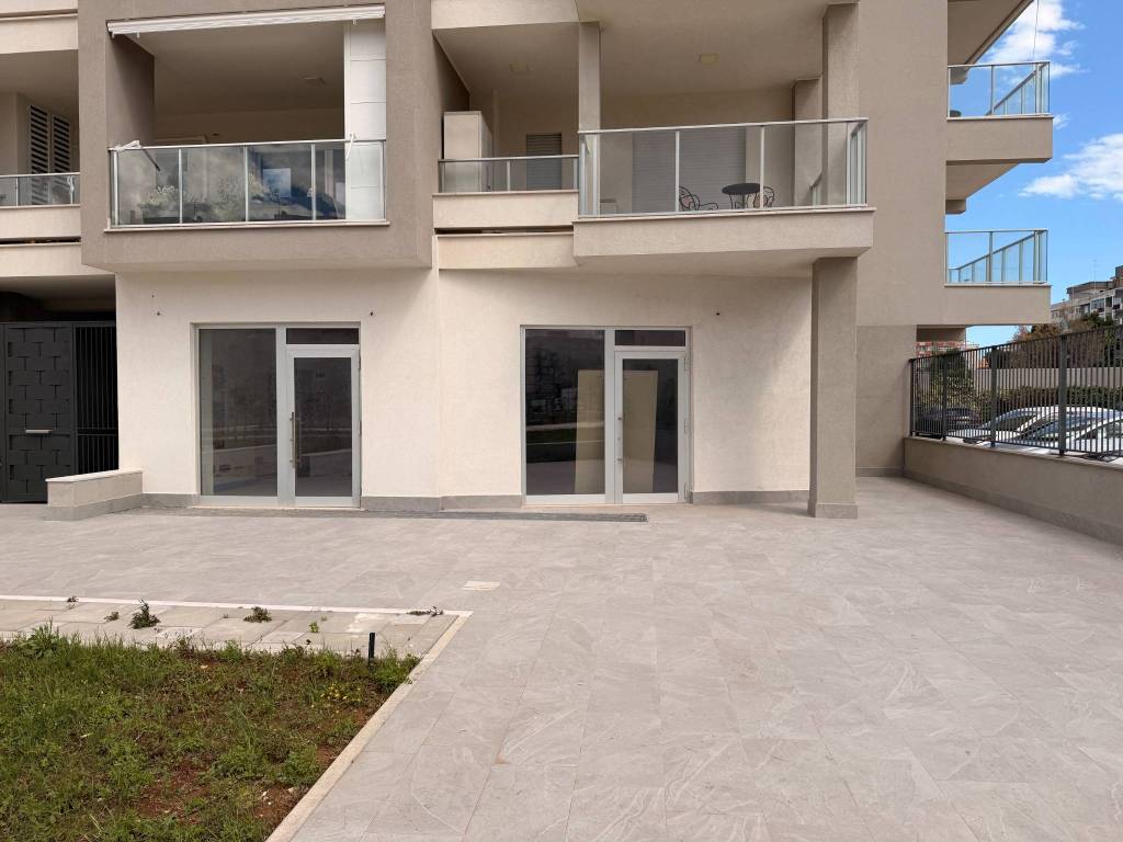 negozio in affitto a Bari in zona San Giorgio