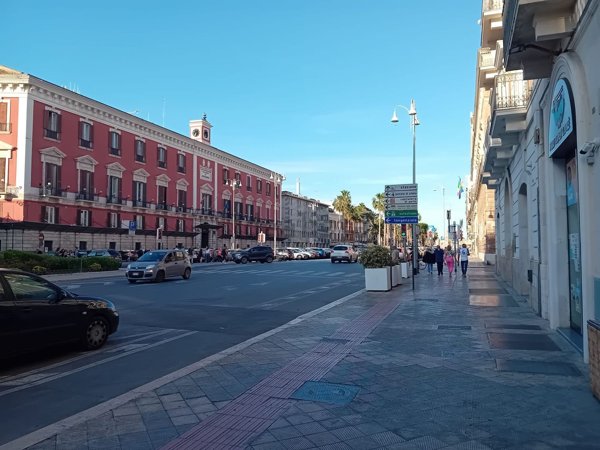 negozio in affitto a Bari in zona Città Vecchia
