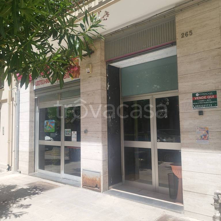 negozio in affitto a Bari in zona Murat
