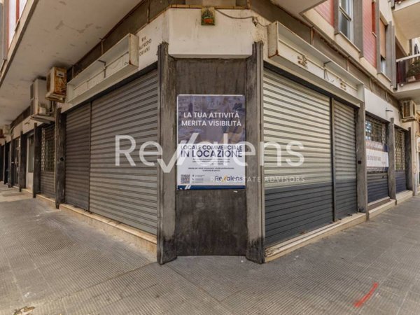 negozio in affitto a Bari in zona Murat