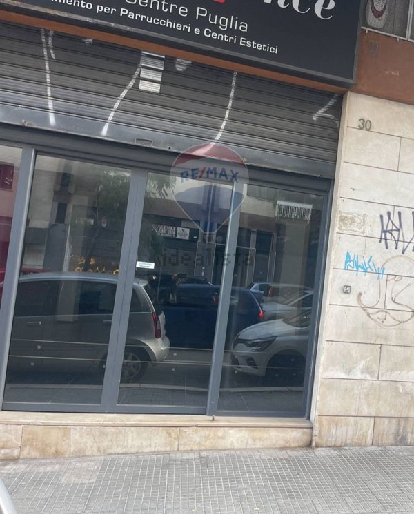 locale commerciale in affitto a Bari in zona Picone