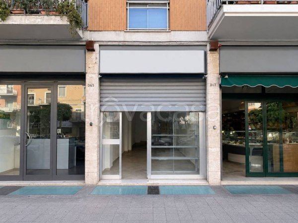 negozio in affitto a Bari in zona Poggiofranco