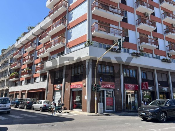 locale commerciale in affitto a Bari in zona Palese/Macchie