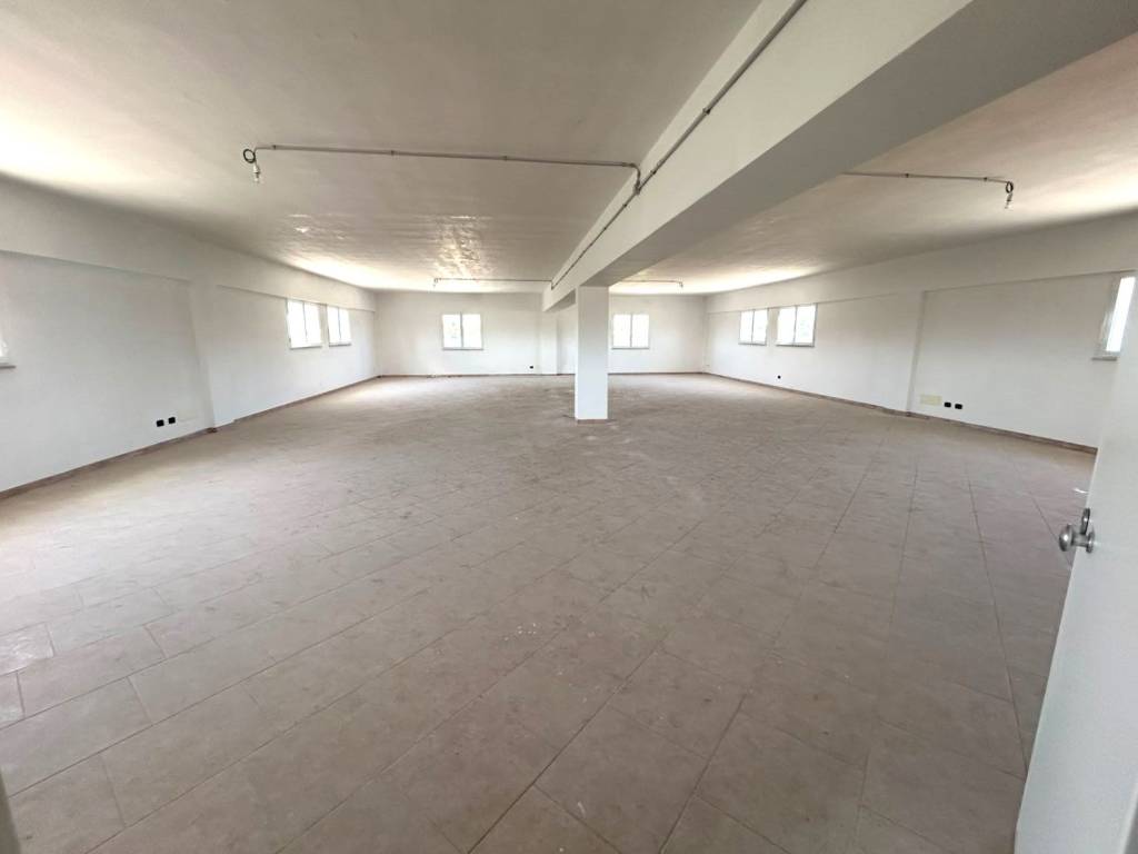locale commerciale in affitto a Bari