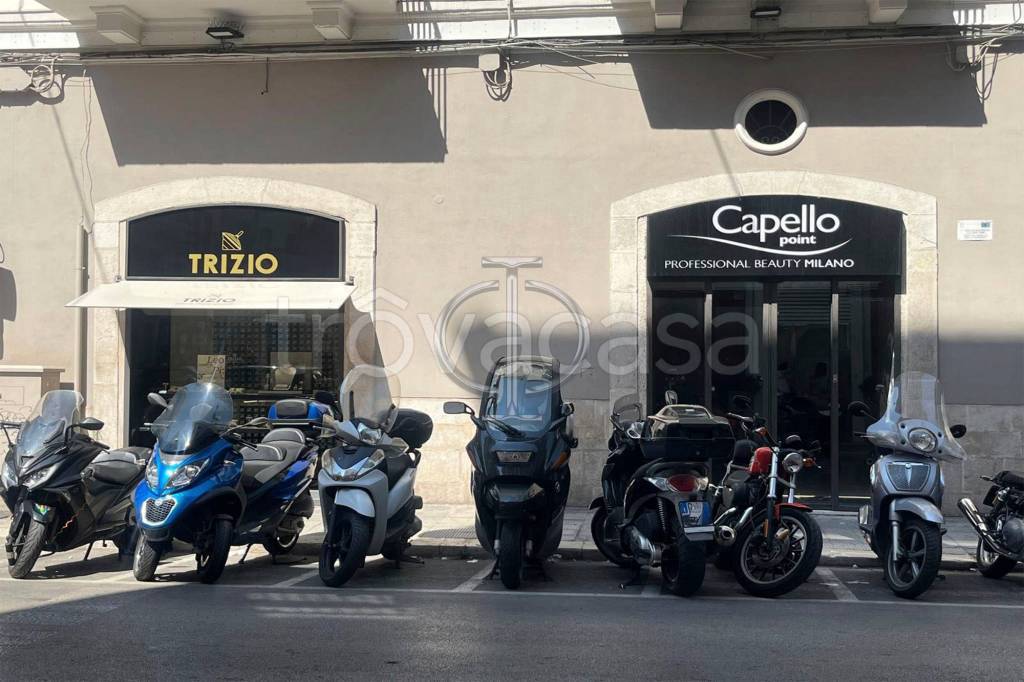 negozio in affitto a Bari in zona Murat