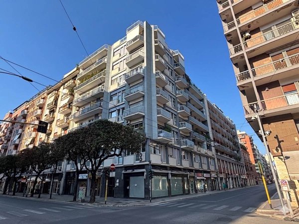 negozio in affitto a Bari in zona Murat