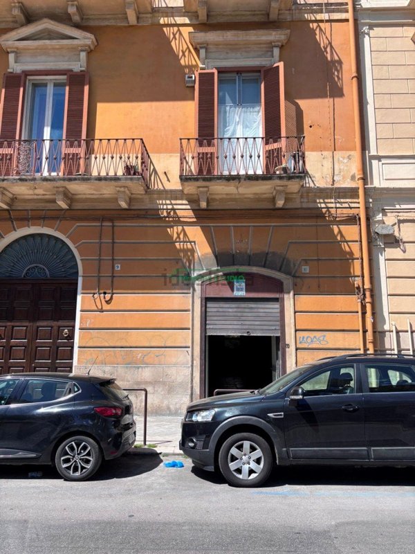 negozio in affitto a Bari in zona Murat