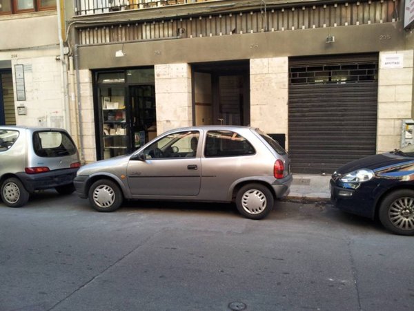 negozio in affitto a Bari in zona Murat