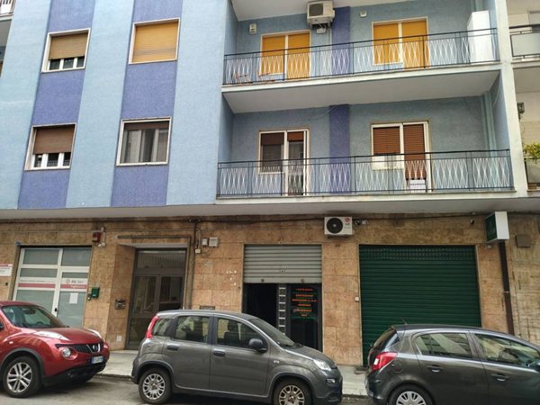 negozio in affitto a Bari in zona Carrassi