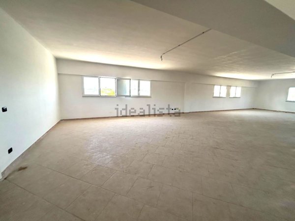 locale commerciale in affitto a Bari