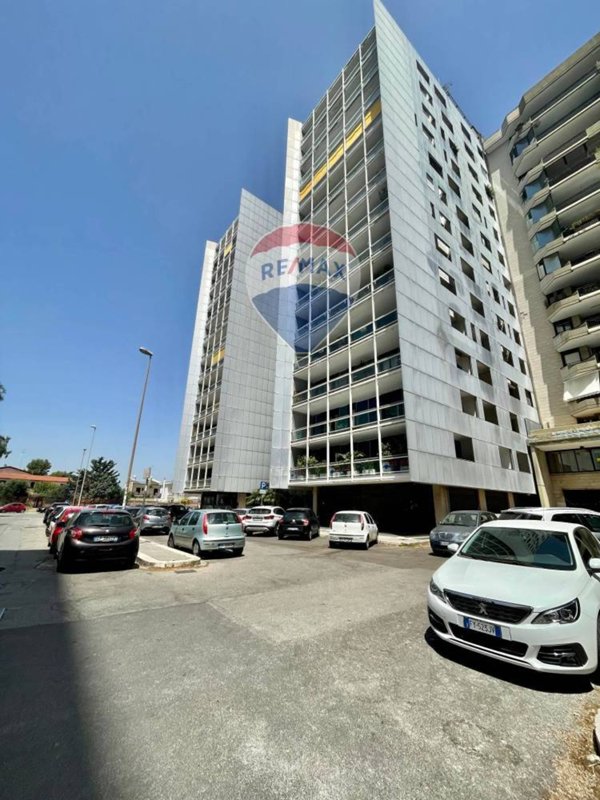 locale commerciale in affitto a Bari in zona Picone