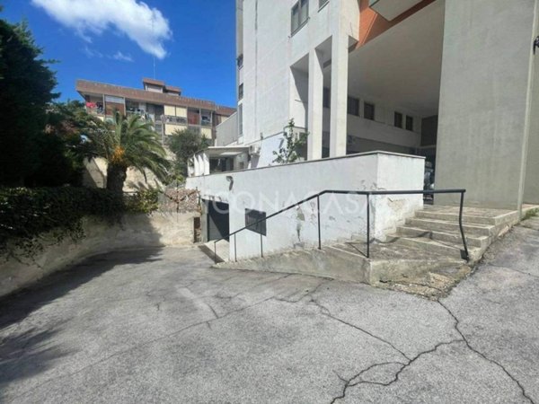 box auto in affitto a Bari in zona Japigia