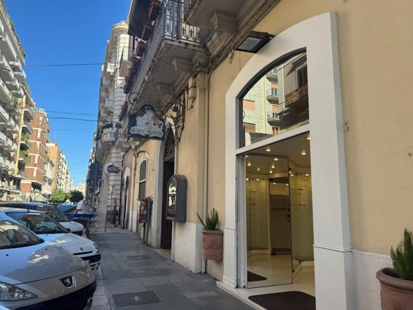 locale commerciale in affitto a Bari in zona Murat