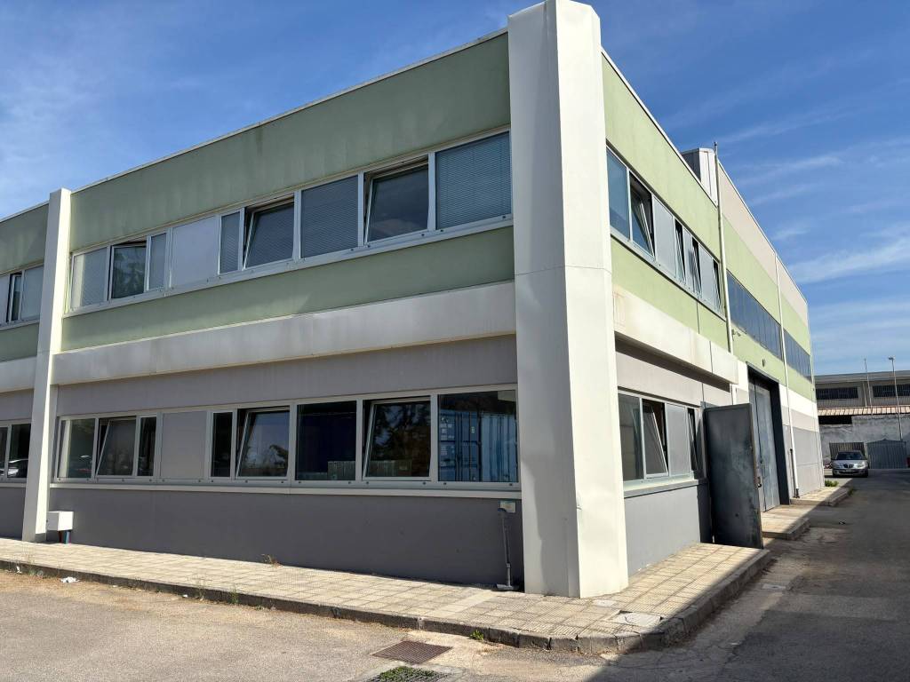 locale commerciale in affitto a Bari in zona San Paolo