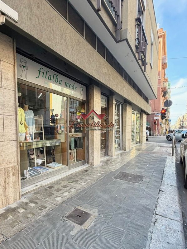 negozio in affitto a Bari in zona Murat