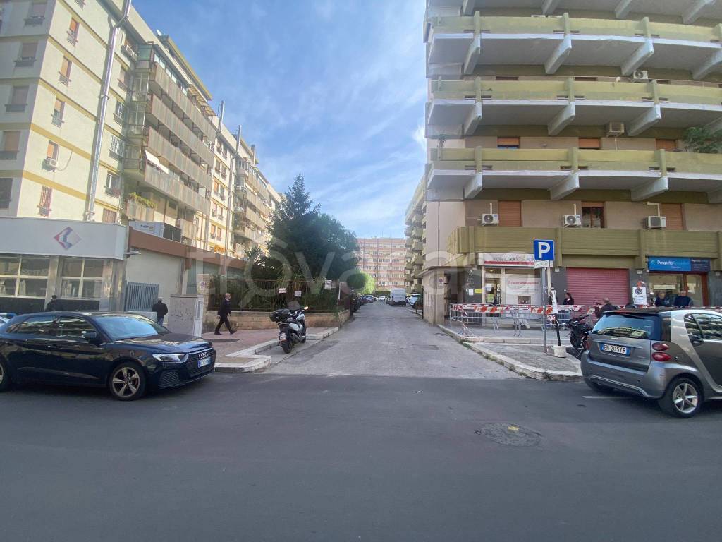 locale commerciale in affitto a Bari in zona Carrassi