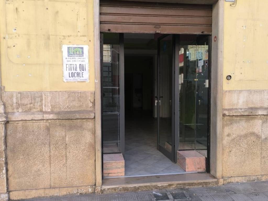 negozio in affitto a Bitetto
