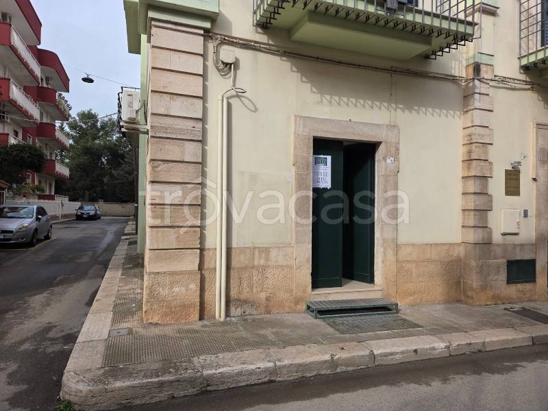negozio in affitto a Bitetto