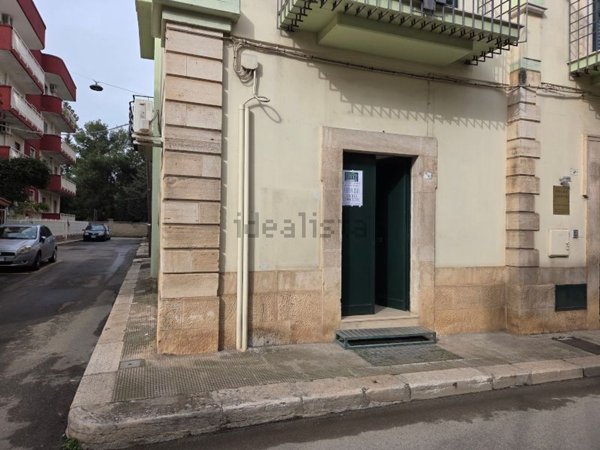 locale commerciale in affitto a Bitetto