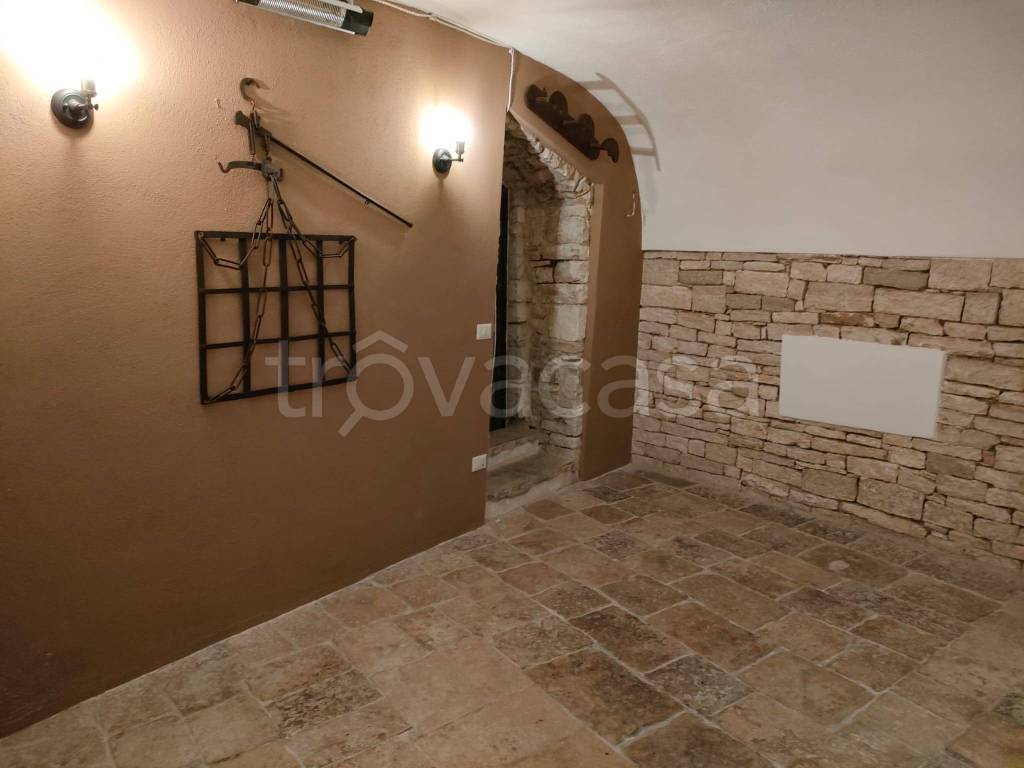 negozio in affitto a Bitonto in zona Borgo Antico