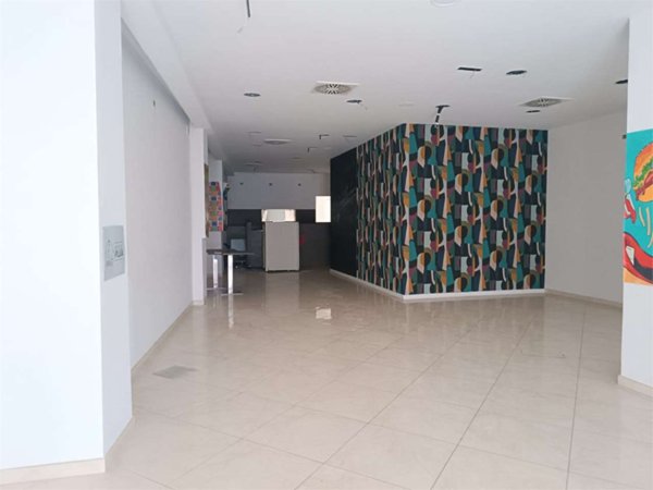 locale commerciale in affitto a Bitonto