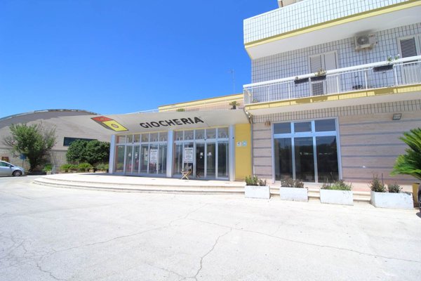 locale commerciale in affitto a Bitonto