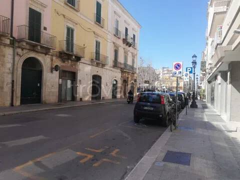 negozio in affitto a Bitonto in zona Centro Città