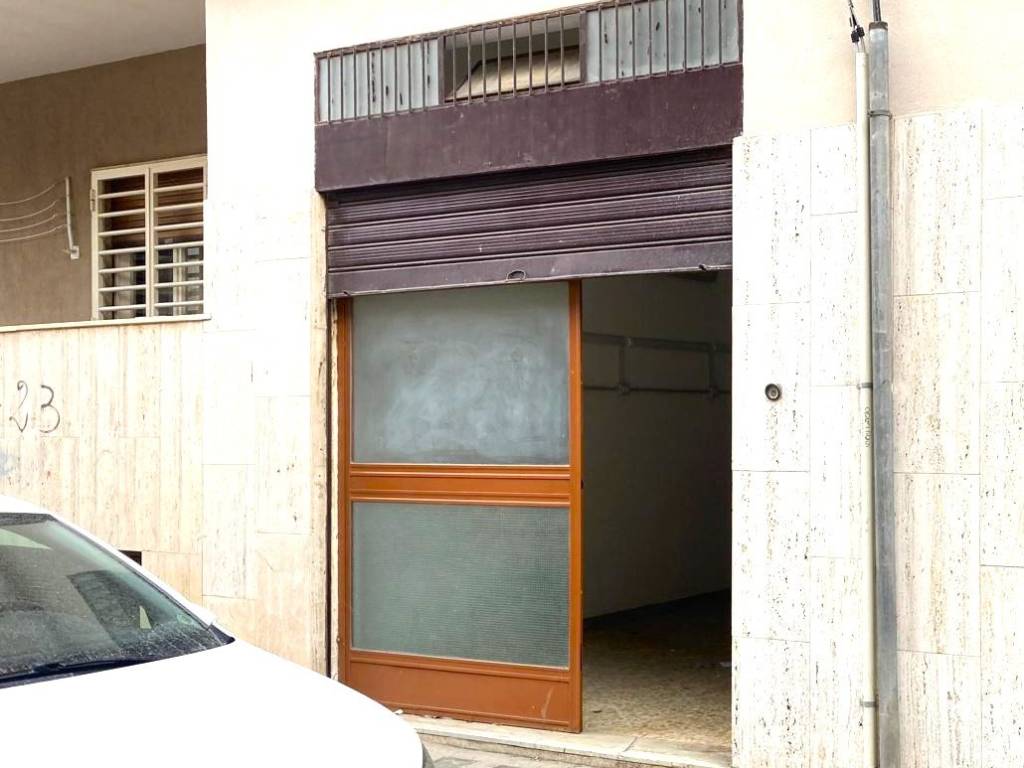 negozio in affitto a Bitonto in zona Palombaio