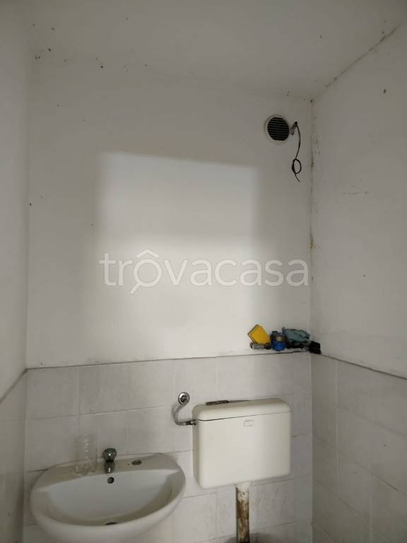 negozio in affitto a Bitonto in zona Centro Città