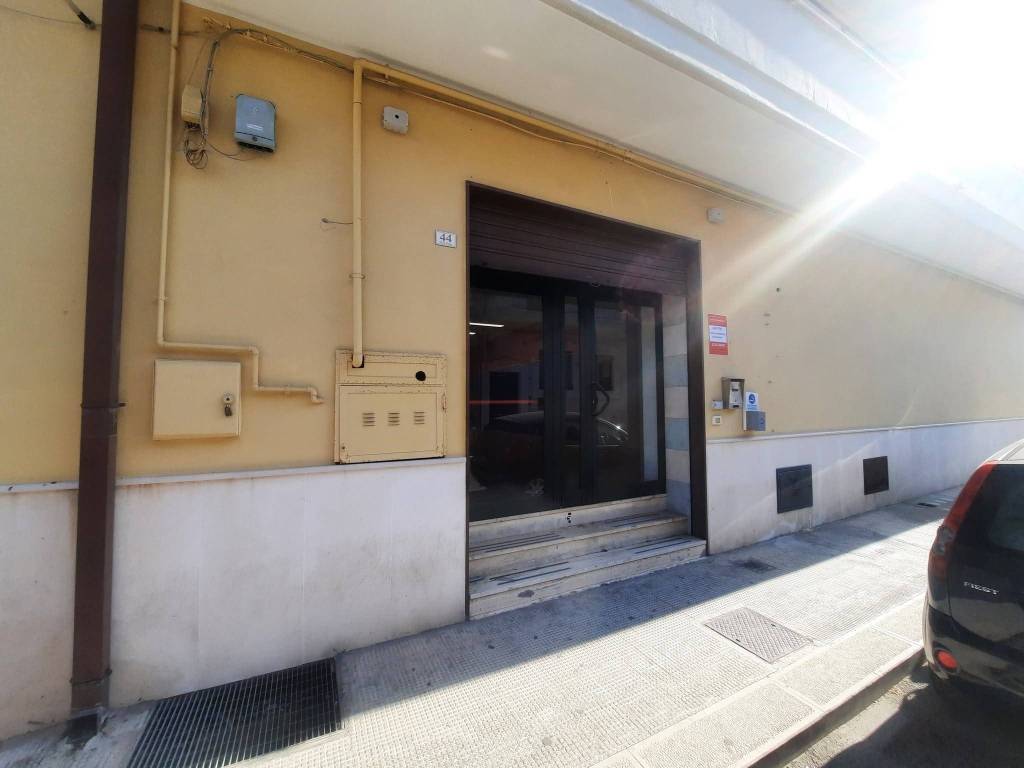 negozio in affitto a Bitritto