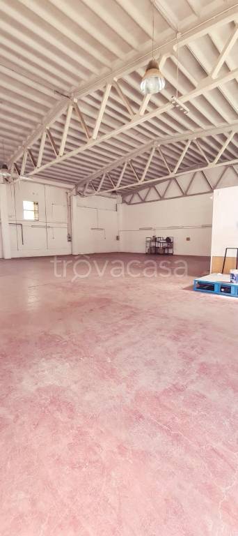 locale commerciale in affitto a Capurso