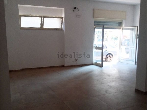 locale commerciale in affitto a Capurso