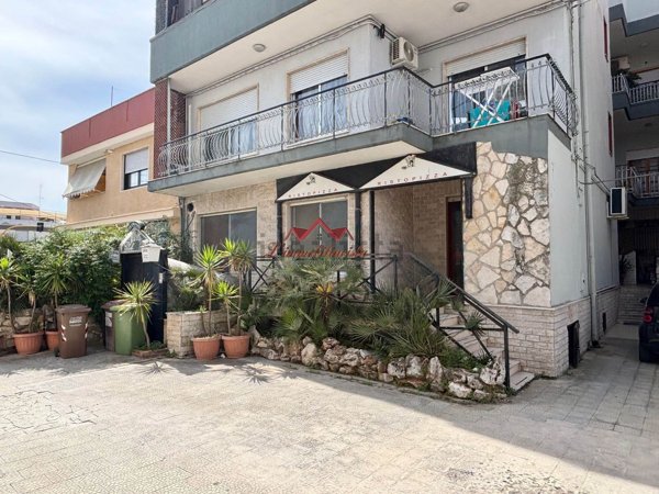 locale commerciale in affitto a Capurso